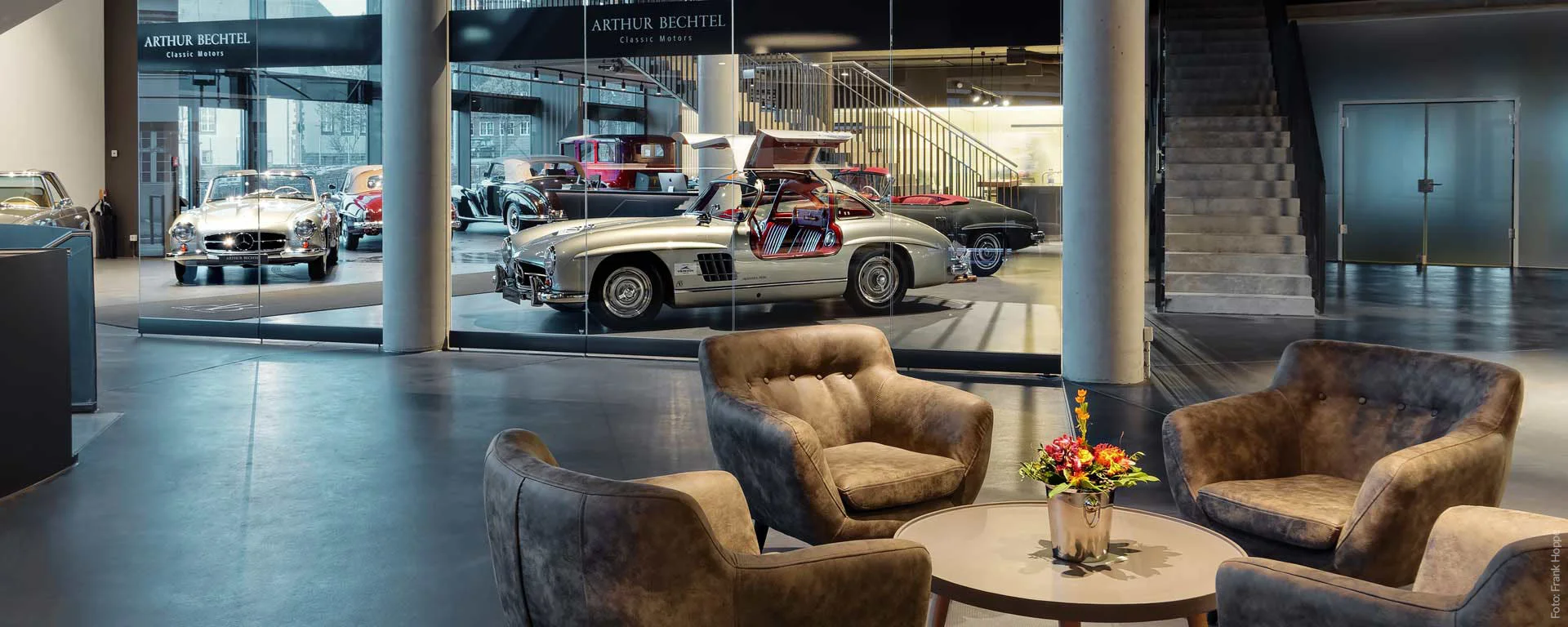 Retro arabalarla dolu benzersiz bir otel: V8 Hotel
