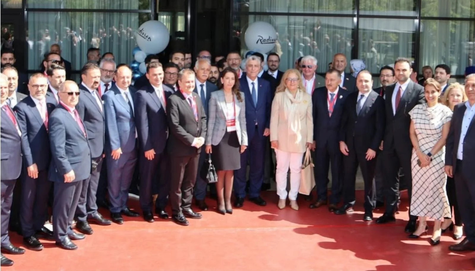 Torunoğulları Ailesi'nin Amsterdam'daki otelini Ticaret Bakanı Ömer Bolat açtı