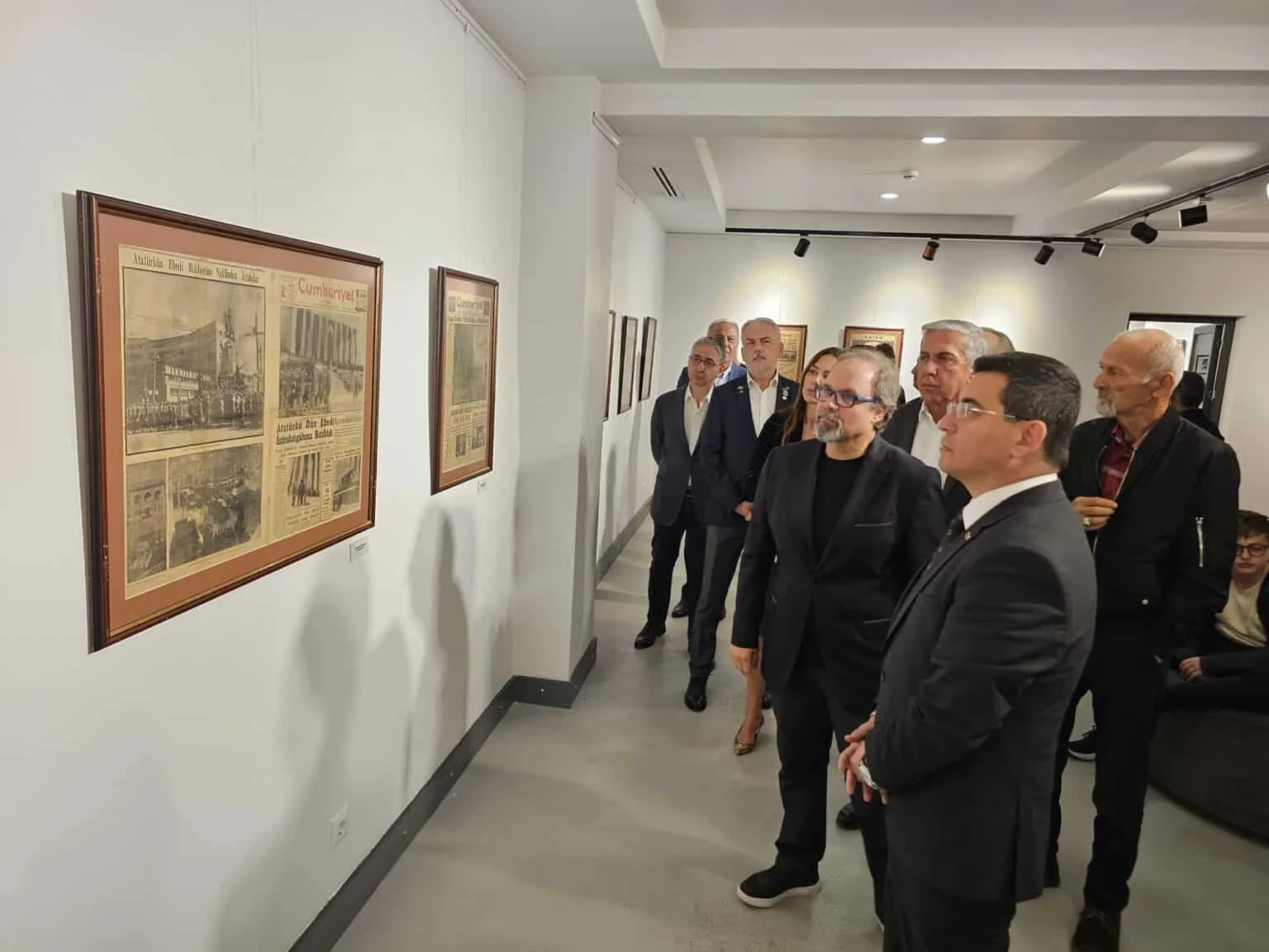 Turizm Yazarı Halil Öncü’nün Basında 10 Kasım Sergisi, Modern Sanatlar Galerisi’nde