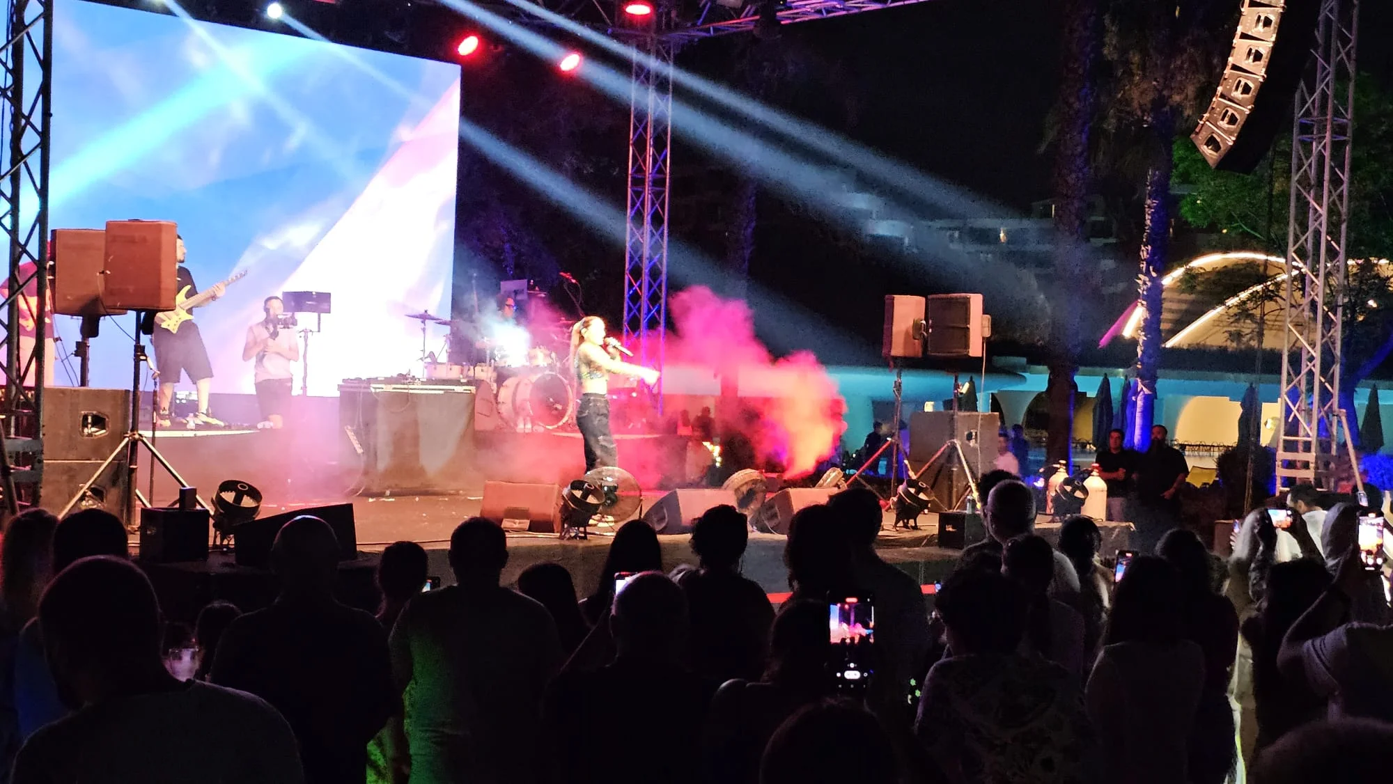 Dünyaca ünlü şarkıcıdan, Cornelia Diamond’da coşku dolu bir gece