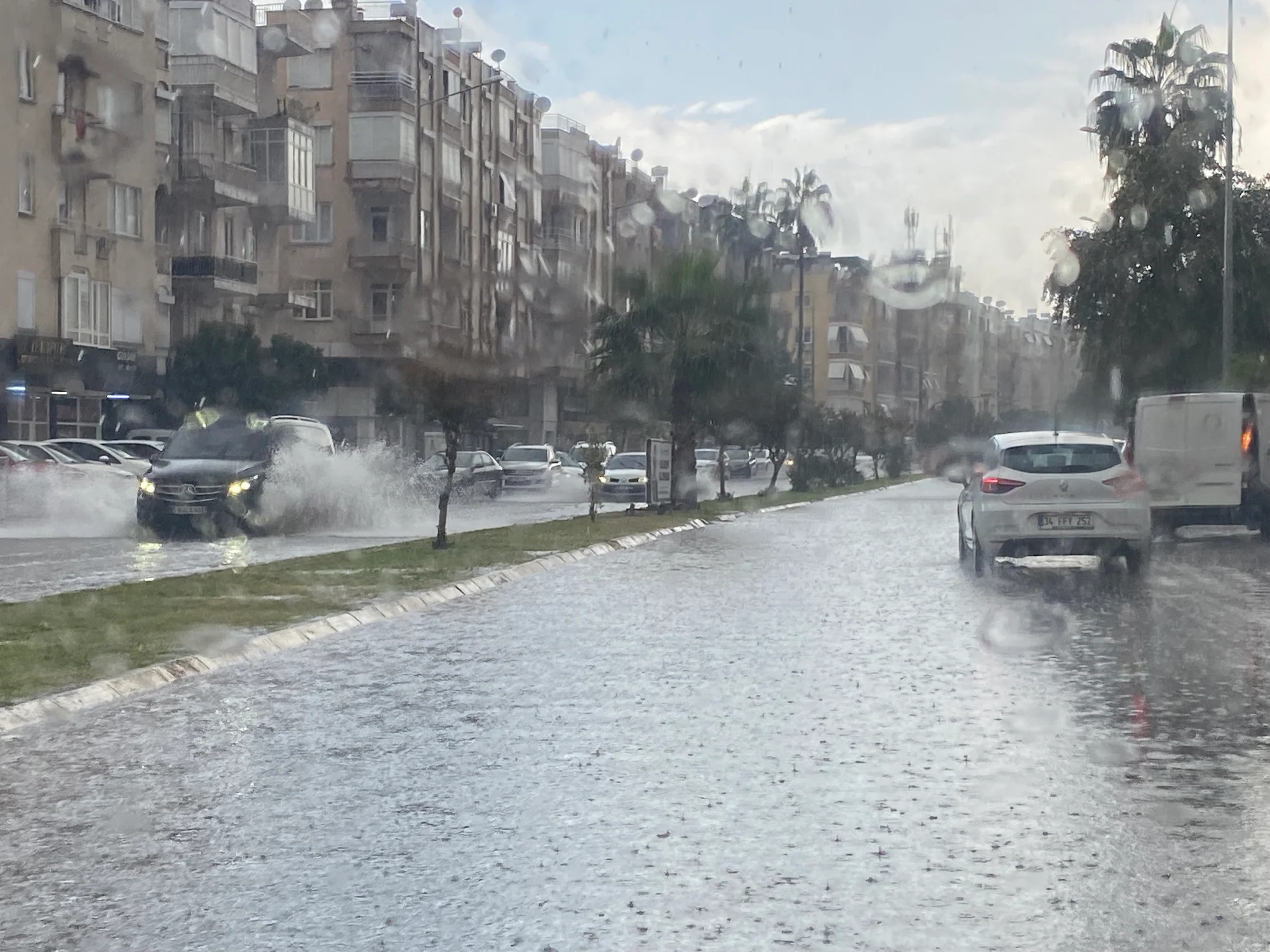 Turizmin başkenti Antalya yağmura teslim