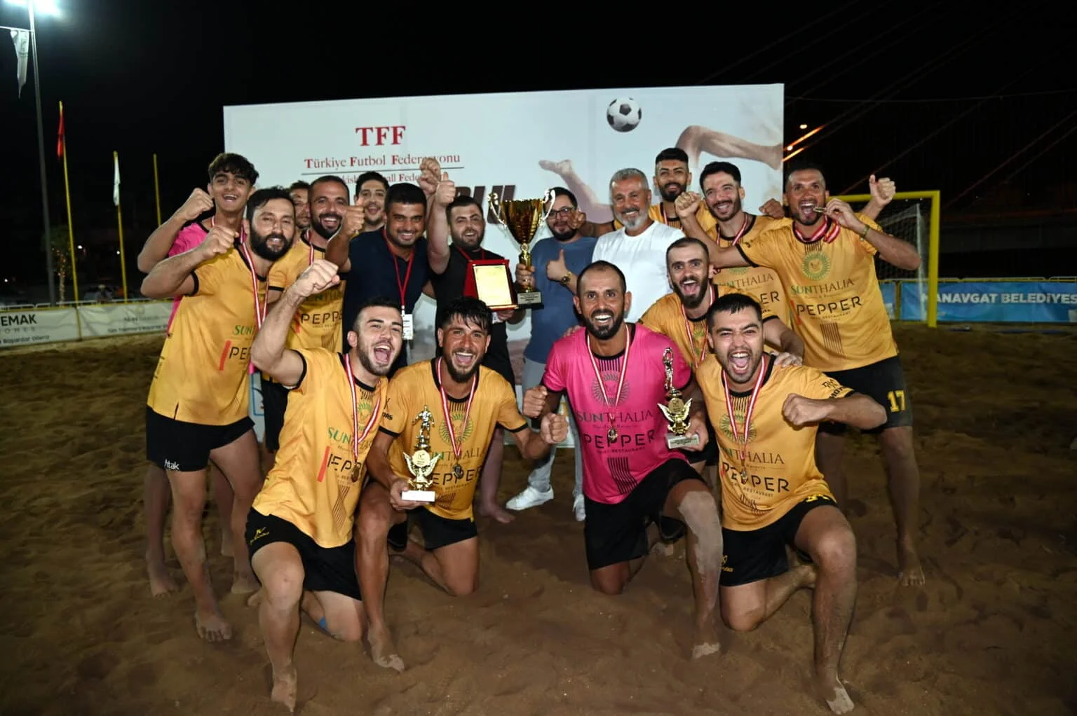 Plaj futbolunda şampiyon Pier Loti- Sunthalia oldu