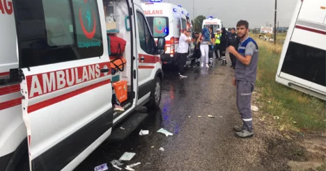 Nevşehir'de turist otobüsü devrildi: 27 yaralı