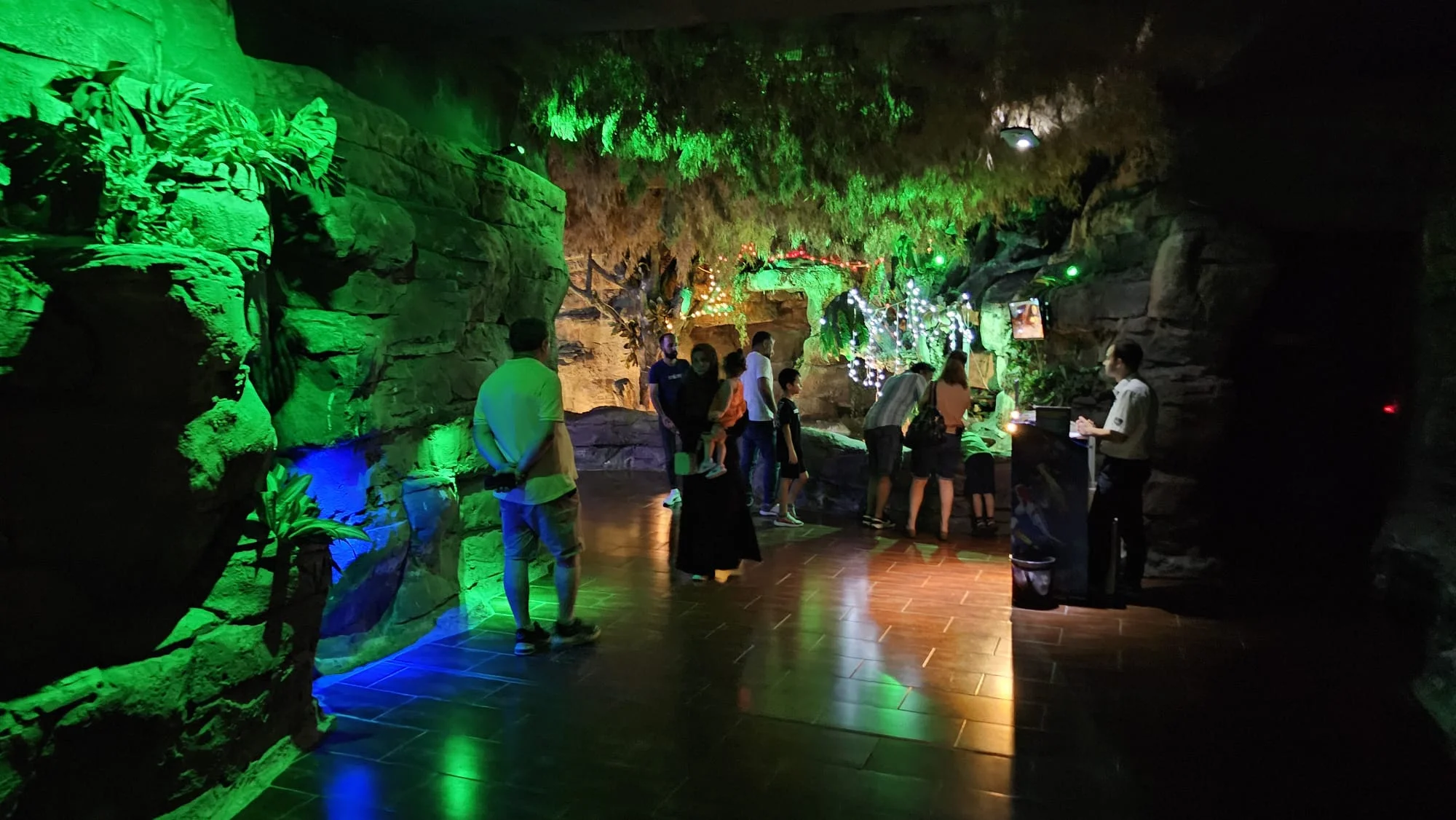 Antalya Aquarium, Antalya’yı yazın ortasında kar destinasyonu haline getirdi