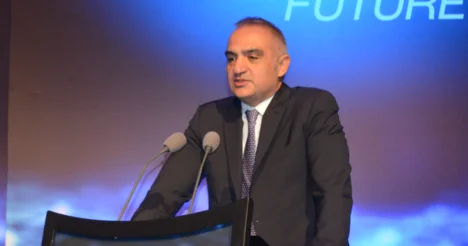 Turizm Bakanı Ersoy: “Devlete hamallık yaptırmakta ısrar edersek, yabancı turiste hamallık yapmaya devam ederiz”