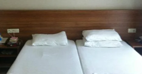 Otel personeli, otel lojmanında erken doğum yaptı