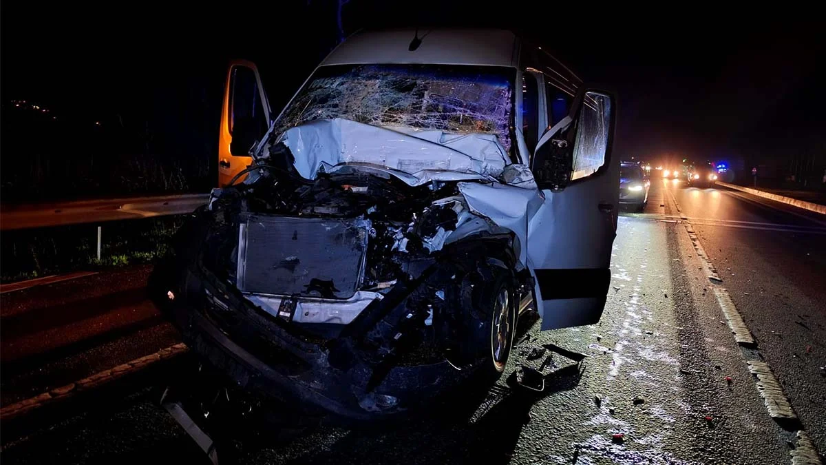 Antalya’da tur minibüsü tıra arkadan çarptı: 7 yaralı