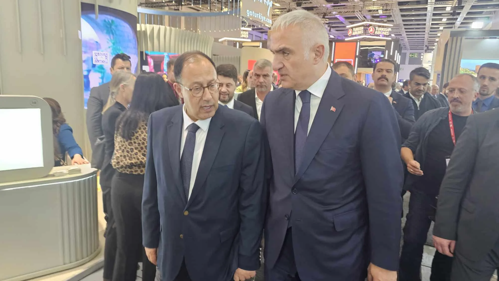 Turizm Bakanı Ersoy ITB Berlin’de turizmcilerin yalnız bırakmadı