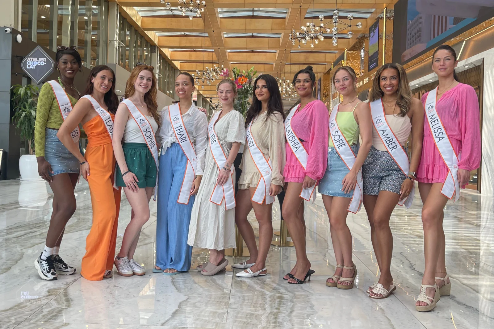 Miss Nederland güzelleri Nirvana Cosmopolitan’ı tercih etti