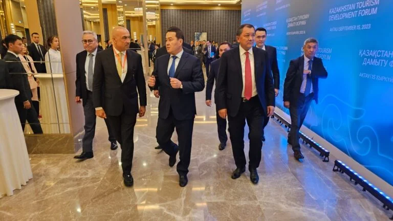 Fettah Tamince ve Neşet Koçkar, Kazakistan’da turizm deneyimlerini paylaştı