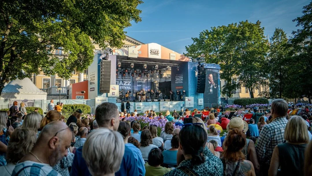 Akra Jazz Band, St.Petersburg’da müzikseverlerle buluştu