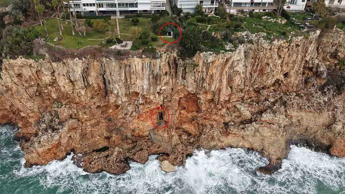 Antalya’da falezlerdeki kaçak baraka ve asansörü mühürlendi