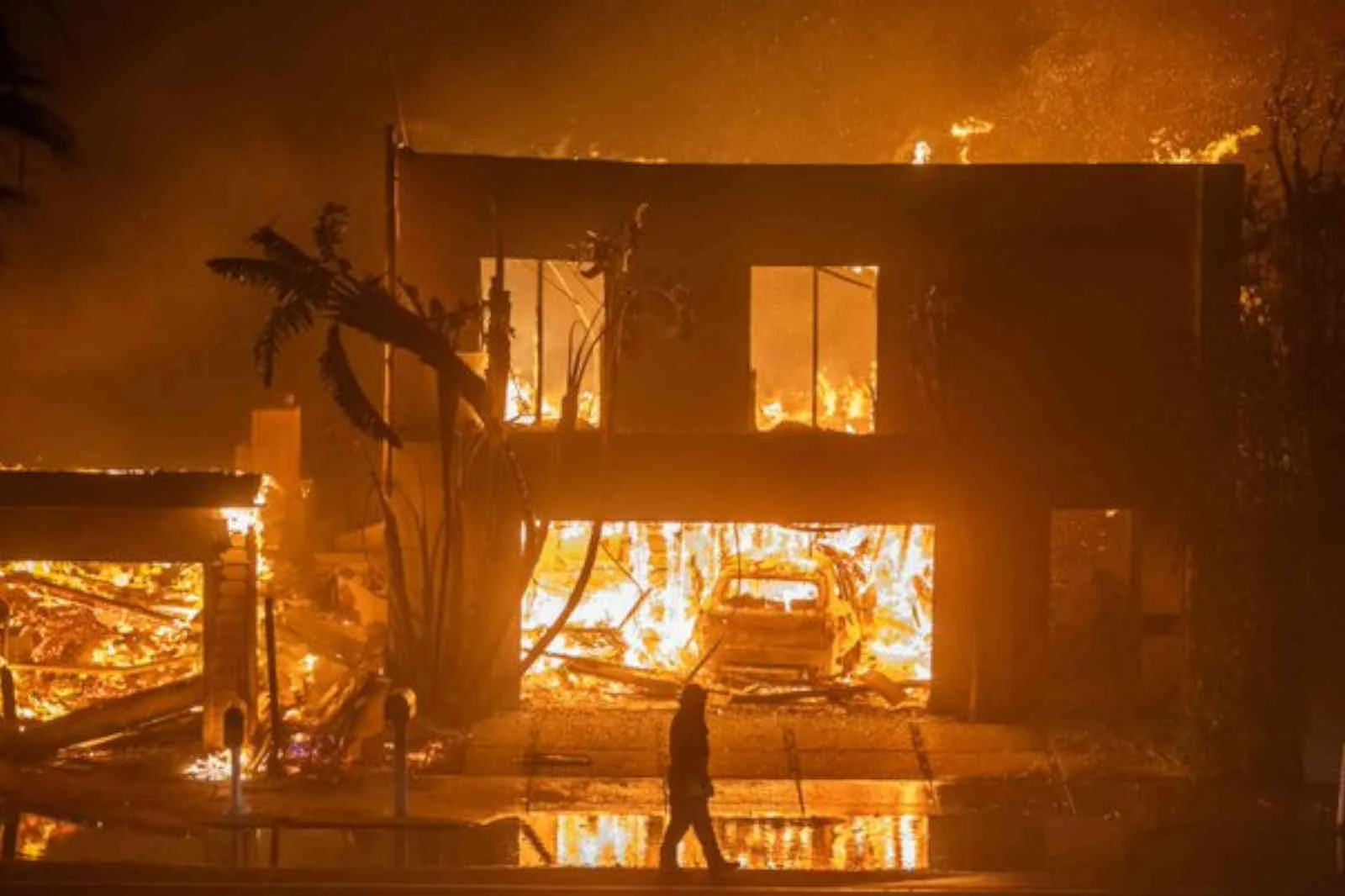 Dünyaca ünlü insanların yaşadığı California cehenneme döndü