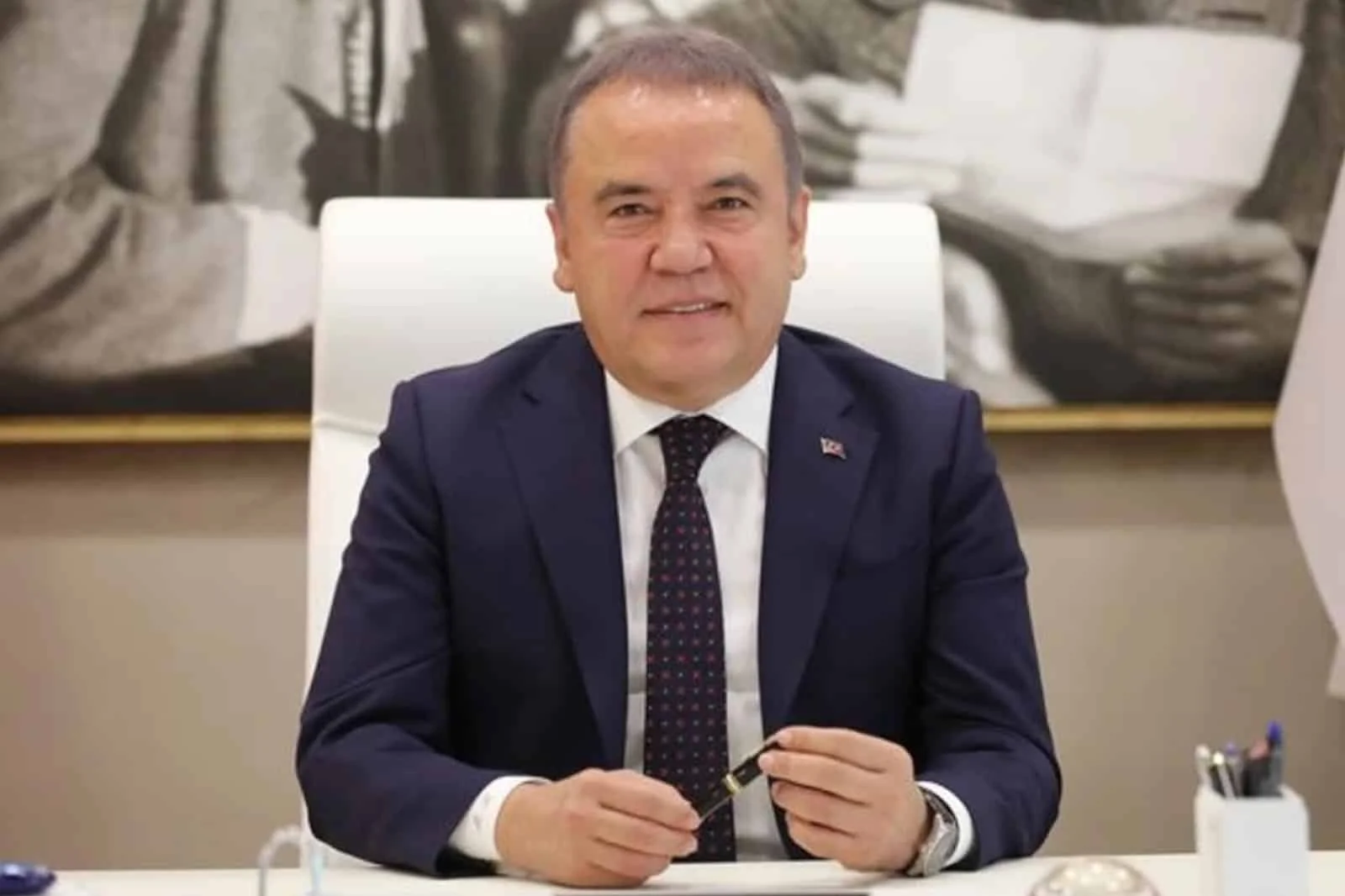 Muhittin Böcek, Antalya Büyükşehir Belediye Başkanlığı’na tekrar aday gösterildi