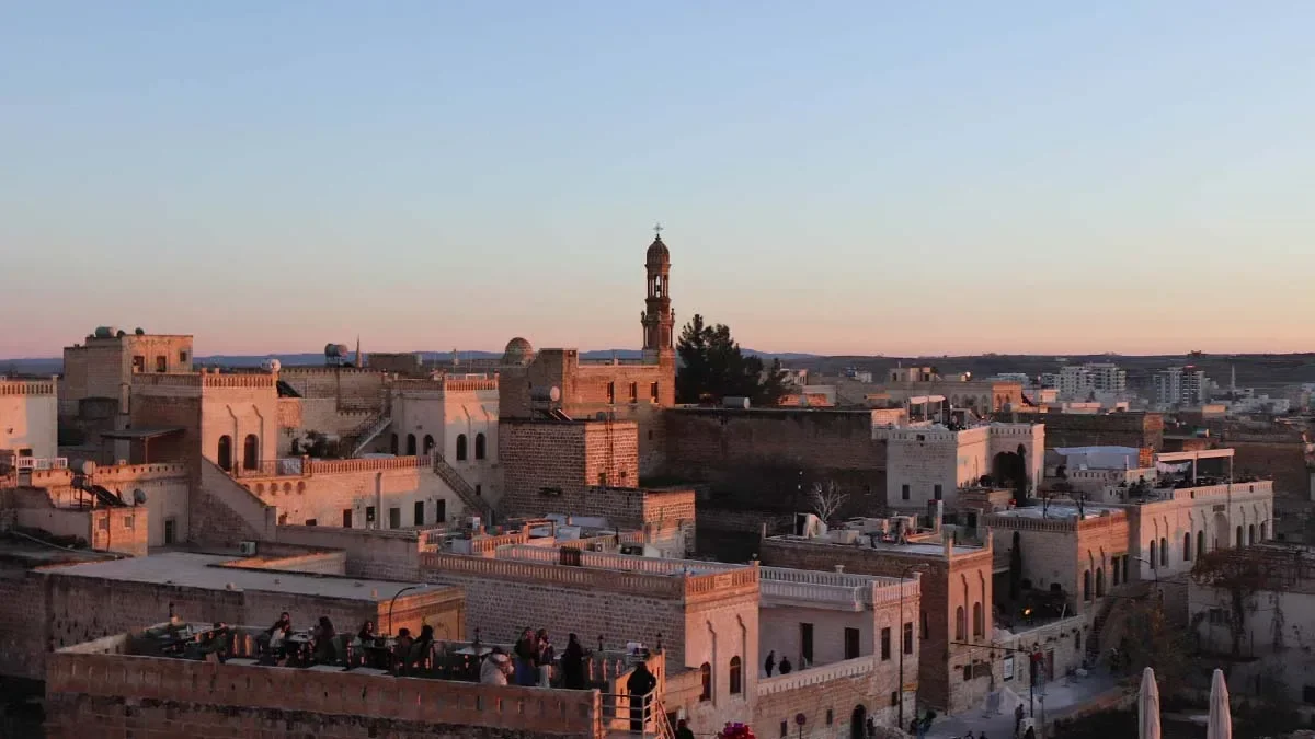 Midyat’ta turizm kışın da devam ediyor: Turistlerin ilgisi artıyor