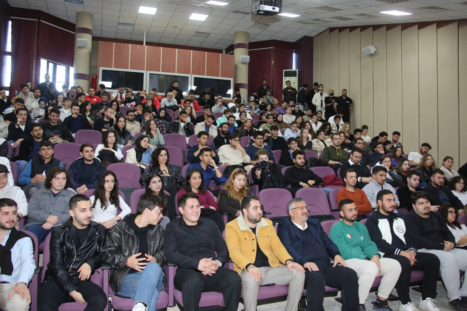 Tolga Cömertoğlu: “İş dünyasına atılınca gerçek arkadaşlıklar kurmanız zorlaşıyor”