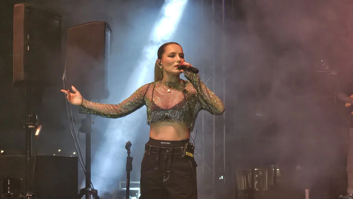 Dünyaca ünlü şarkıcıdan, Cornelia Diamond’da coşku dolu bir gece