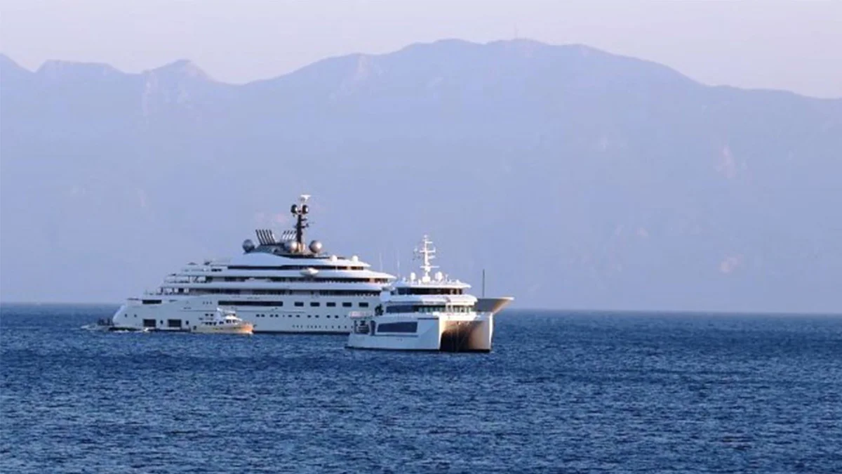 Milyarderlerin lüks yatları Bodrum koylarında gövde gösterisi yapıyor