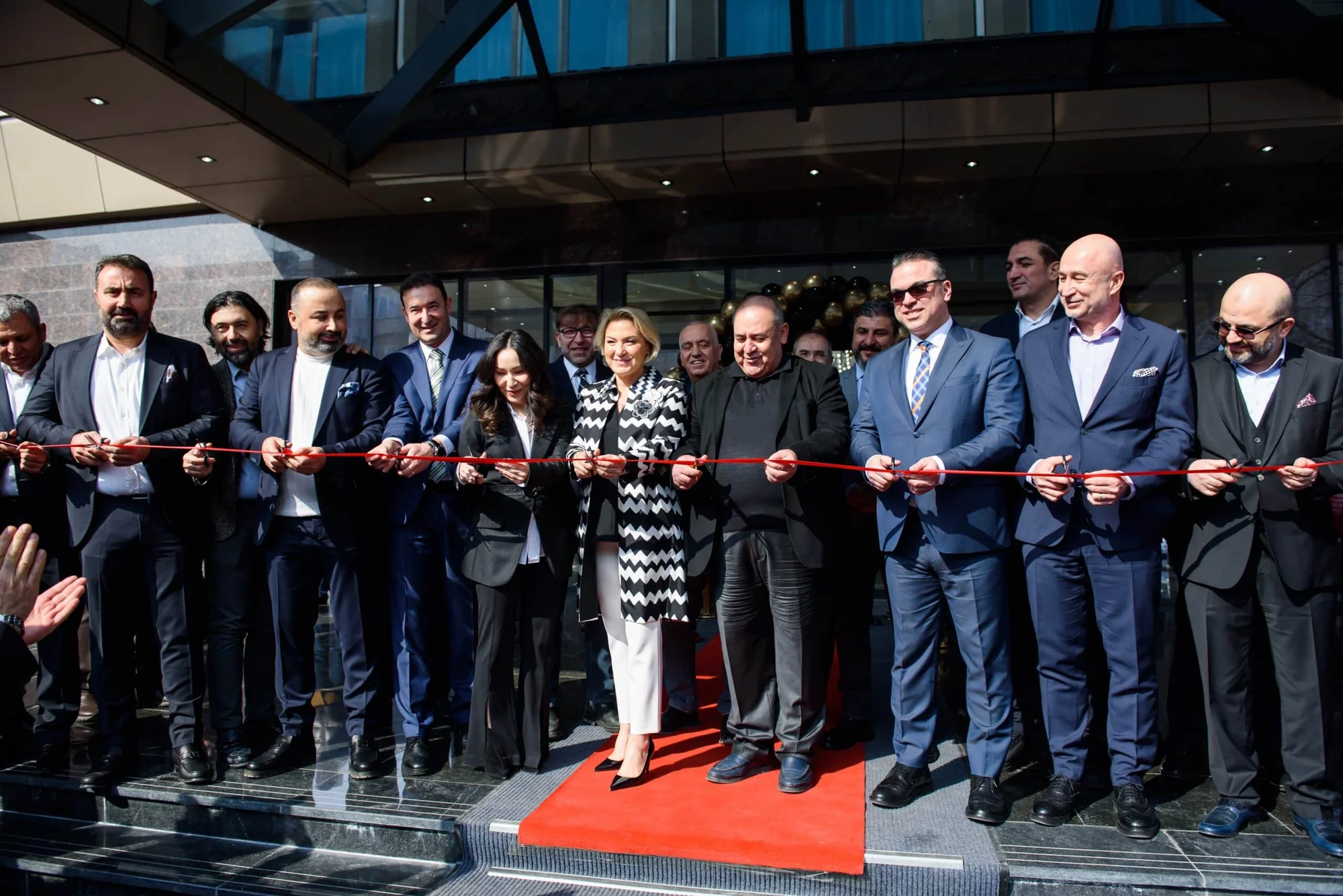 Kazakistan’da Dedeman bayrağı dalgalanıyor
