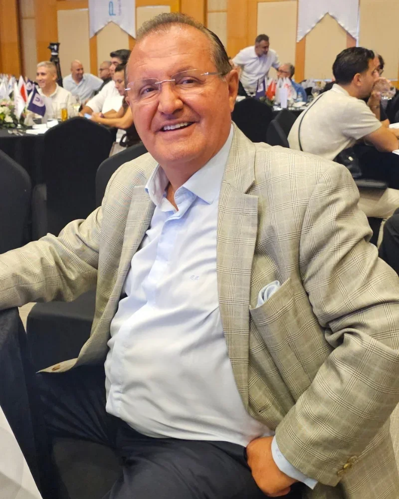Türkiye'de işsizlik varken biz yurt dışından personel getiriyoruz. Gençleri tekrar kazanmalıyız!