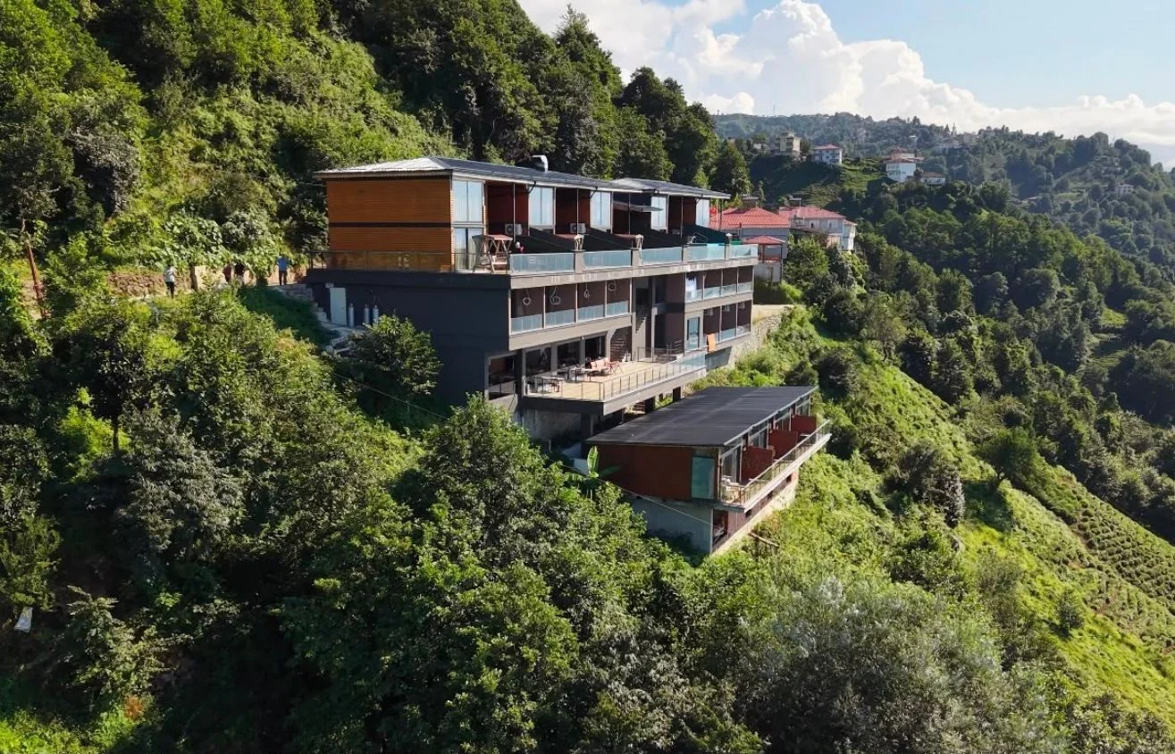 İmara aykırı diye yıkım kararı verilen turizm amaçlı yapılar, hibe verilerek ruhsatlandırıldı