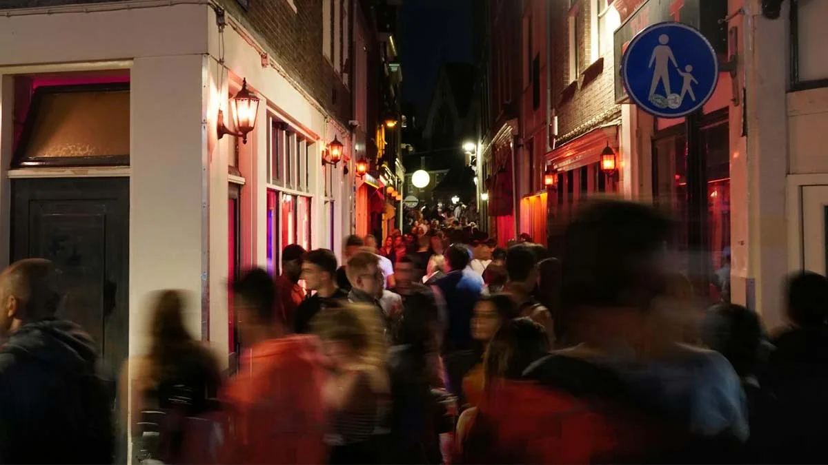 Amsterdam’da aşırı turizm protestosu: “Yaşanmaz hale geliyor”