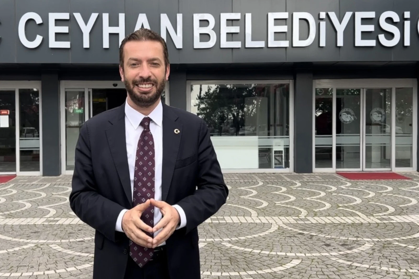 Yeni başkan belediye binasını yıktırıp yerine otel yaptıracak