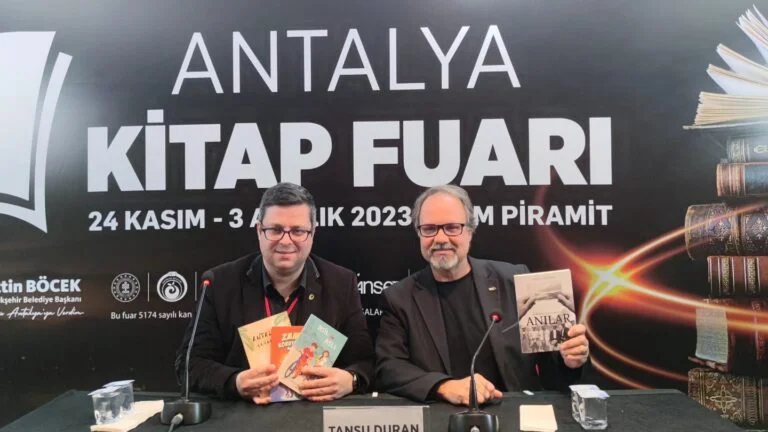 Tansu Duran ve Halil Öncü, Antalya Kitap Fuarı’nda okurlarıyla buluştular