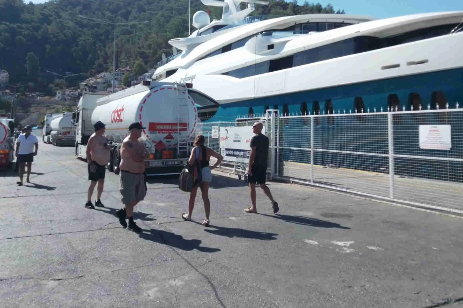 Hintli milyarderin mega yatı, Fethiye’de 260 ton yakıt aldı