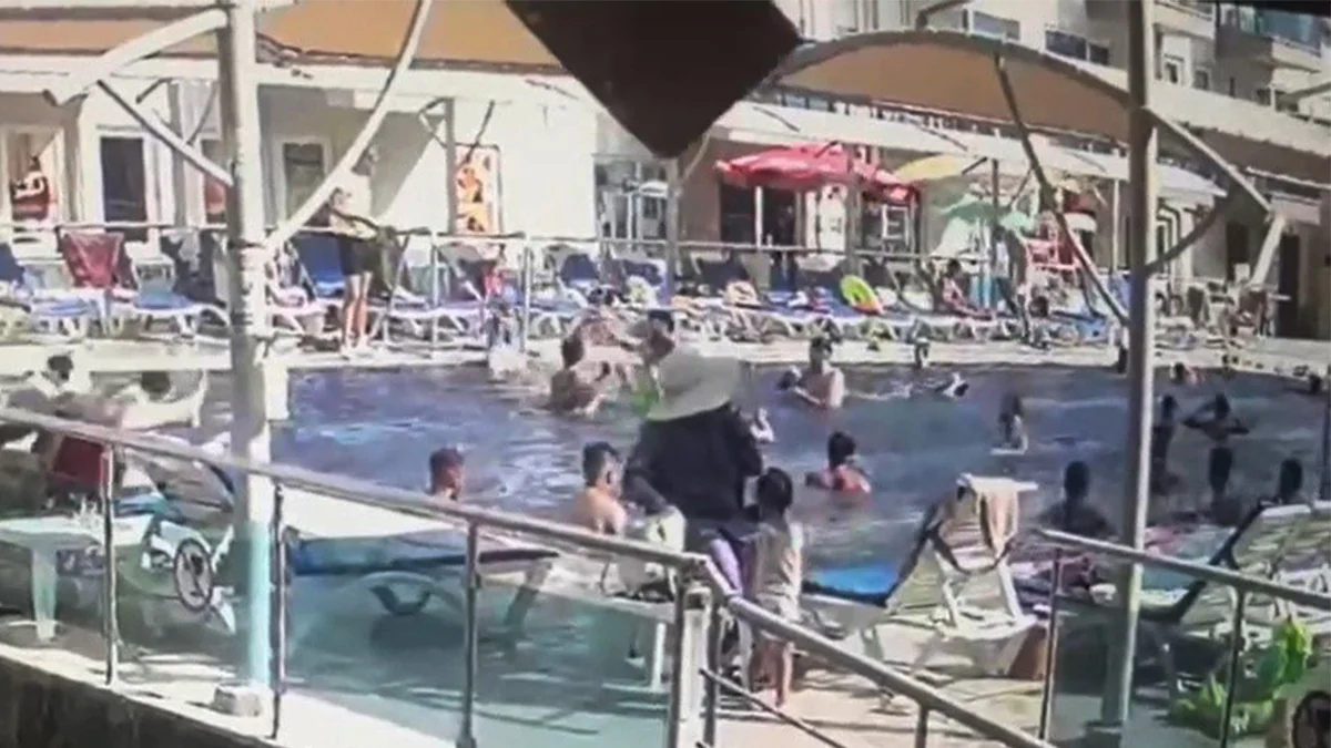 Antalya’da tatil yaparken kafasına düşen baca kapağı nedeniyle hayatını kaybetti