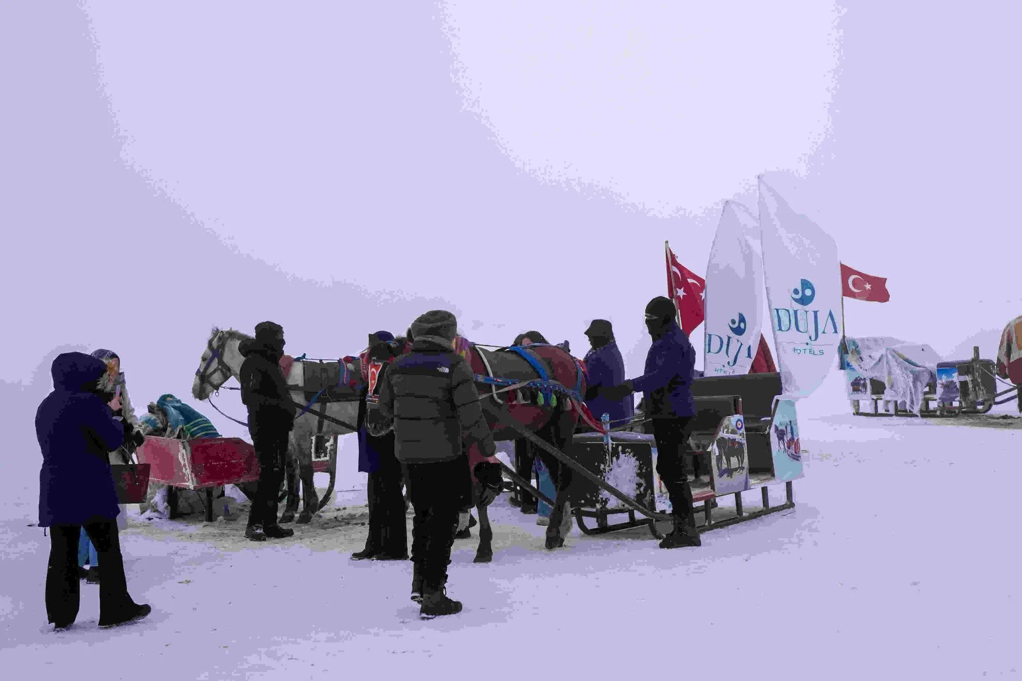 İngiliz gazeteciler, Duja Chalet için Sarıkamış’ta