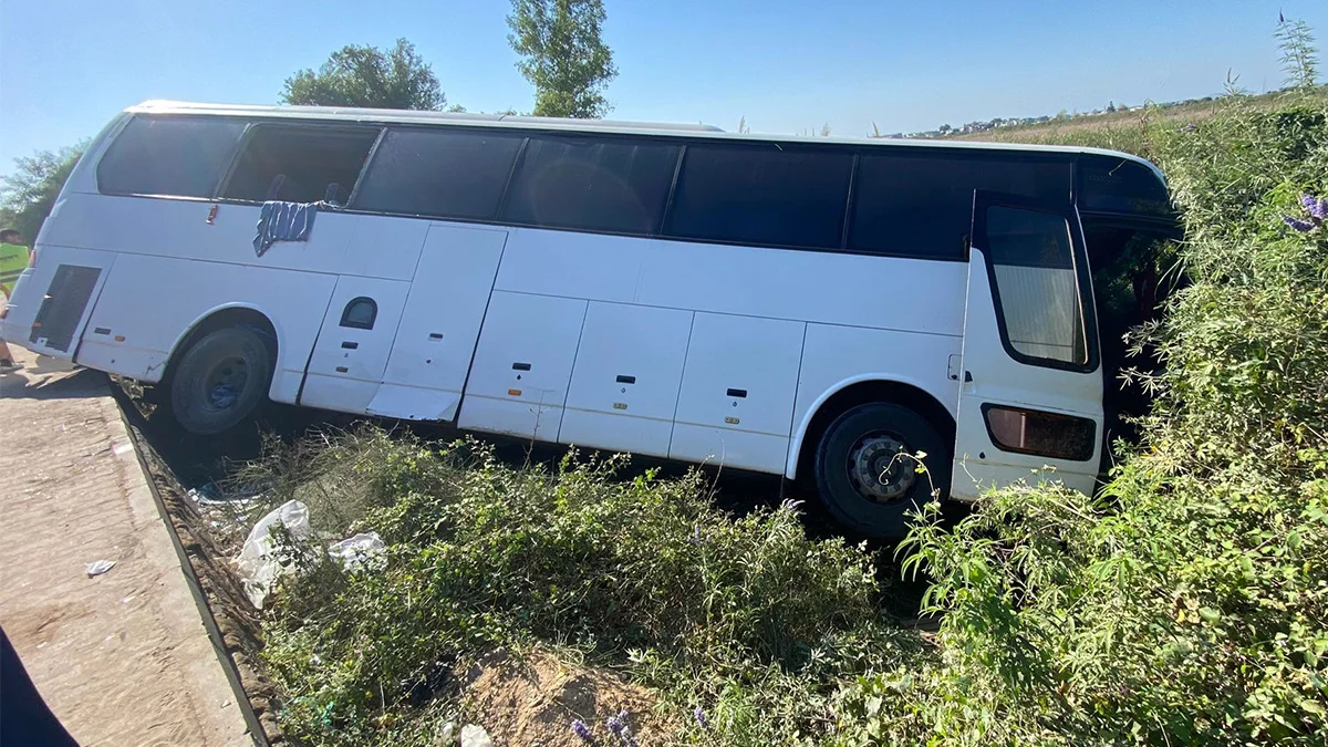Otel servisi şarampole uçtu: 7 yaralı