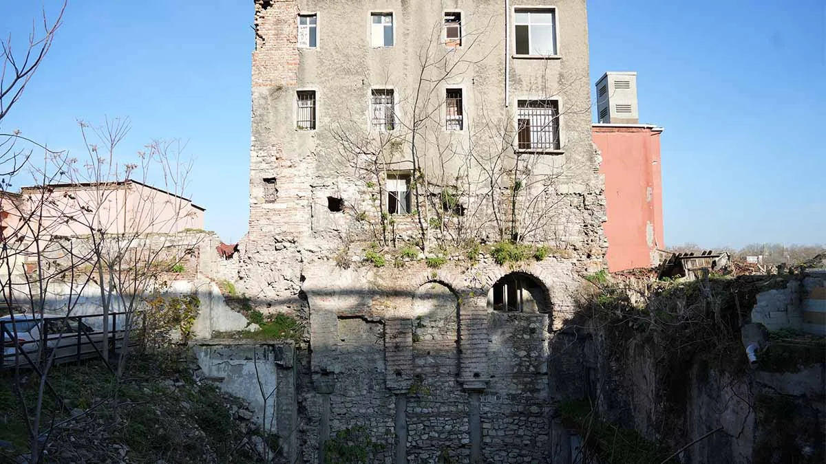 İstanbul’daki 4 dönemde inşa edilen 1.600 yıllık bina görenleri şaşırtıyor