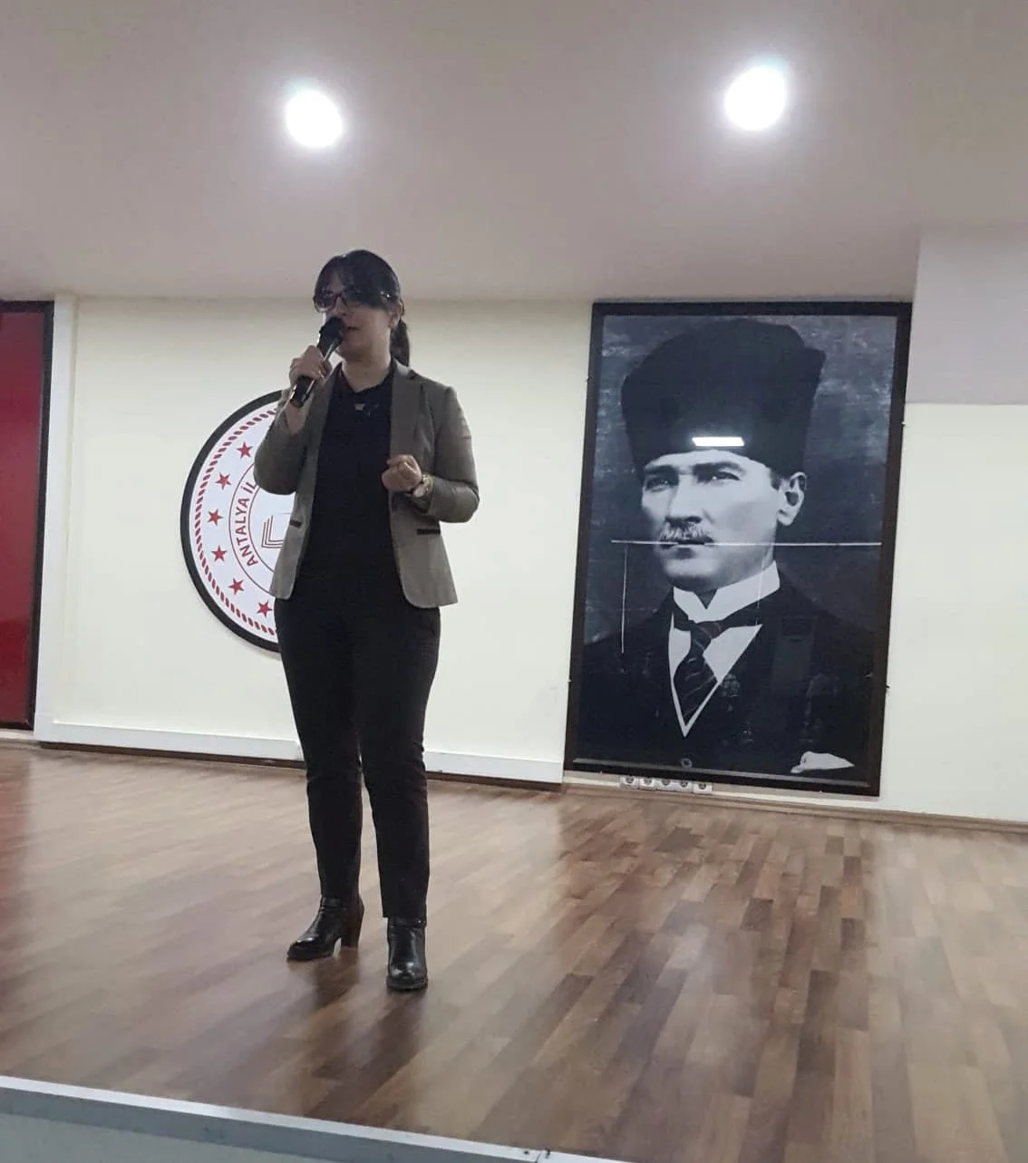 Profesyonel otel yöneticileri, öğrencilerle buluştu