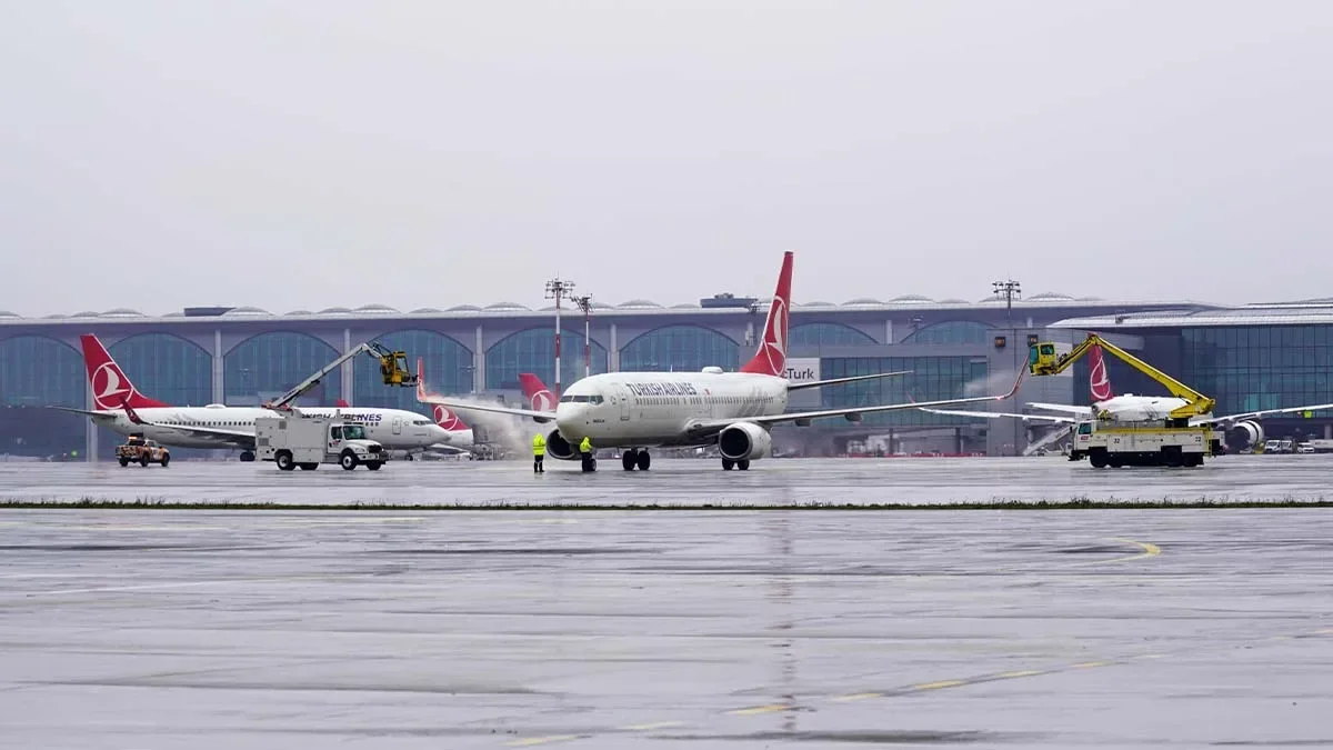 İstanbul Havalimanı’nın pistlerindeki kar miktarı anlık takip ediliyor