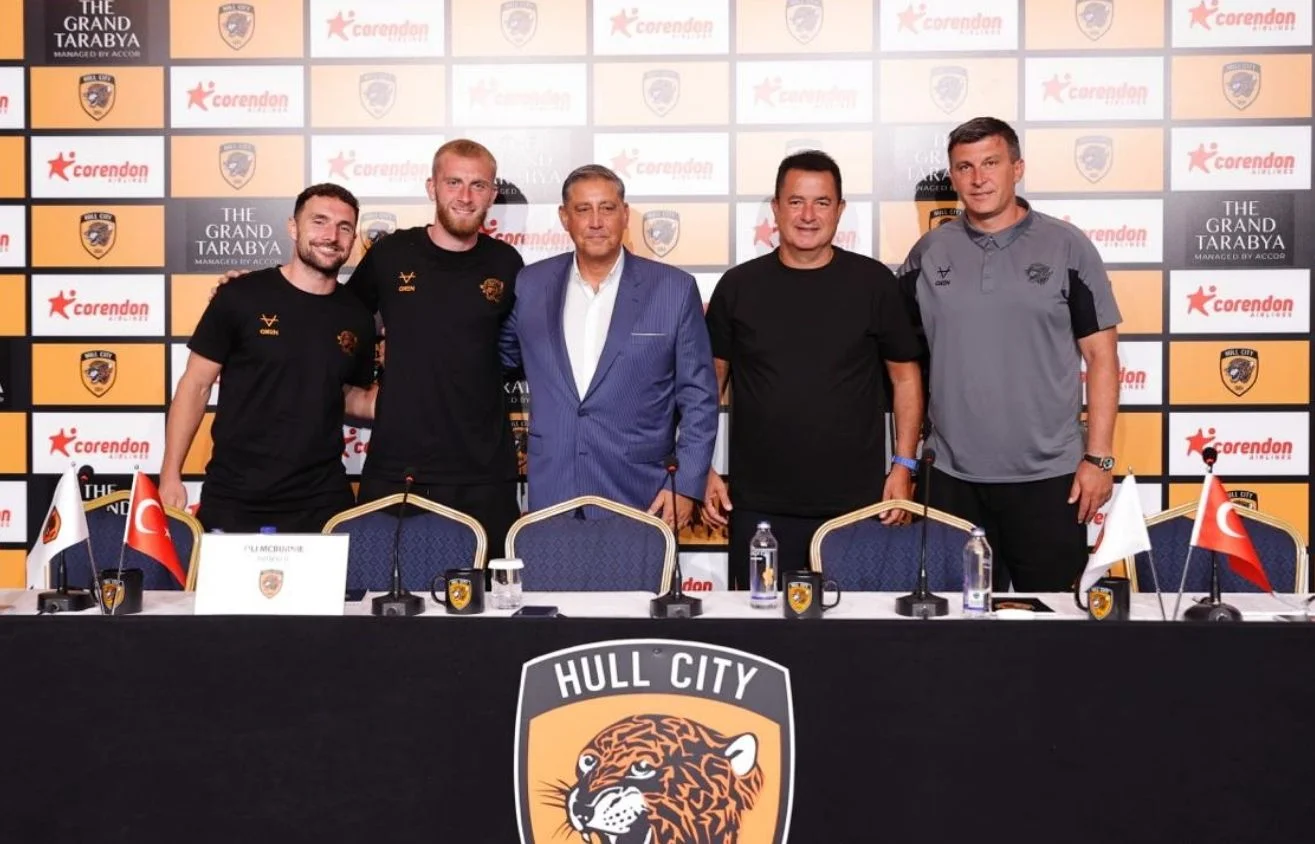 Corendon Airlines ve Hull City, güçlü ortaklıklarına devam edecek