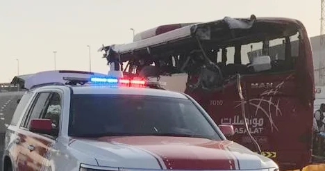 Turist otobüsü tabelaya çarptı: 15 ölü, 5 yaralı