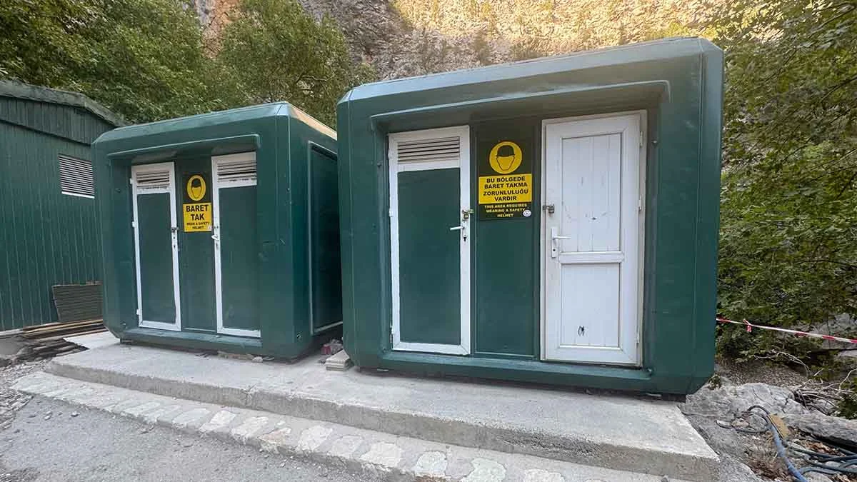 Antalya’nın ünlü Altınbeşik Mağarası'nda ziyaretçilerin kilitli tuvalet tepkisi