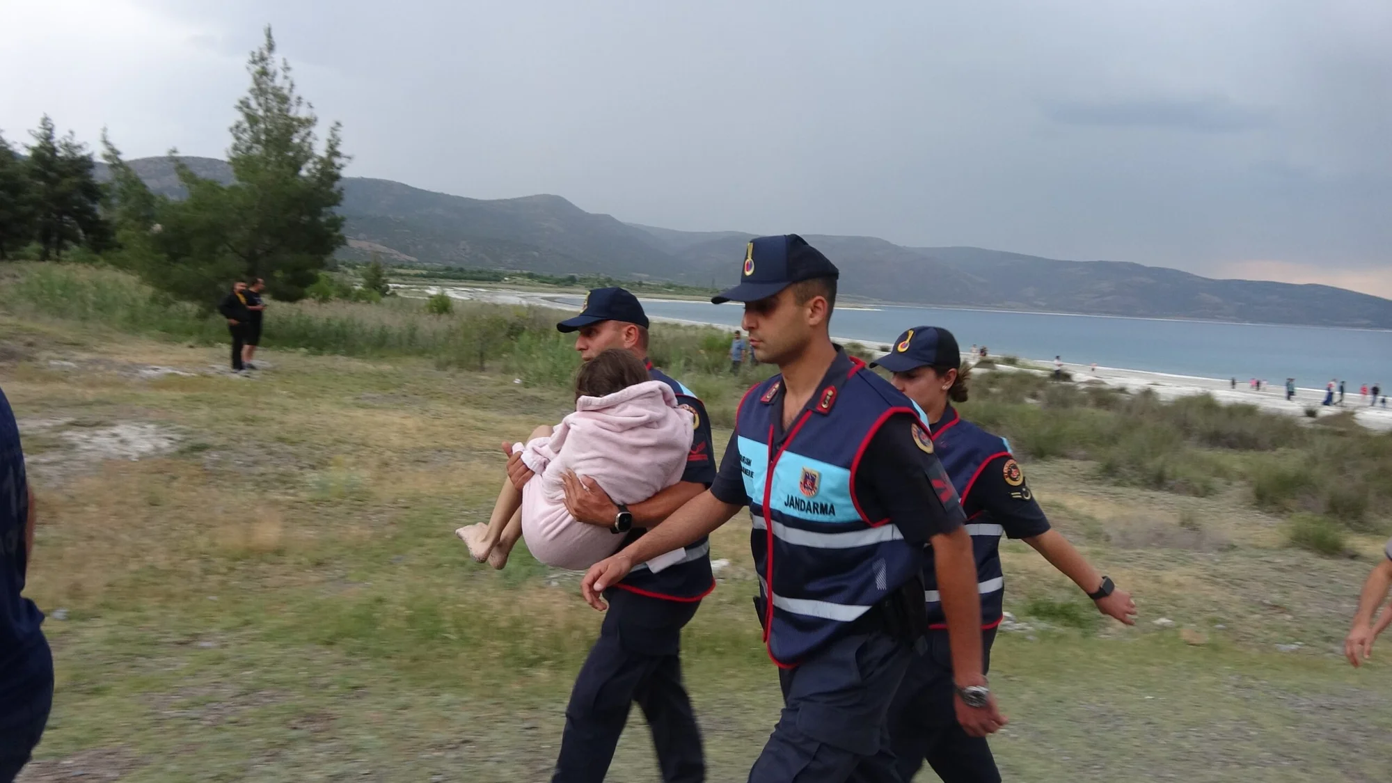 Türkiye'nin Maldivleri Salda gölünde can pazarı