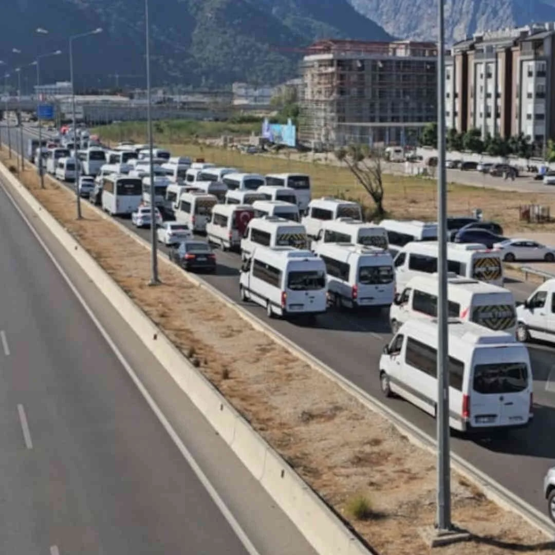 Antalya’da C plaka kararı, 2 bin aracın katıldığı konvoyla kutlandı