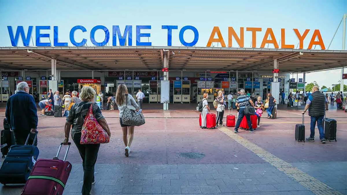 Antalya’da 14,9 milyon turiste ulaşıldı, Eylül ayı rekoru kırıldı