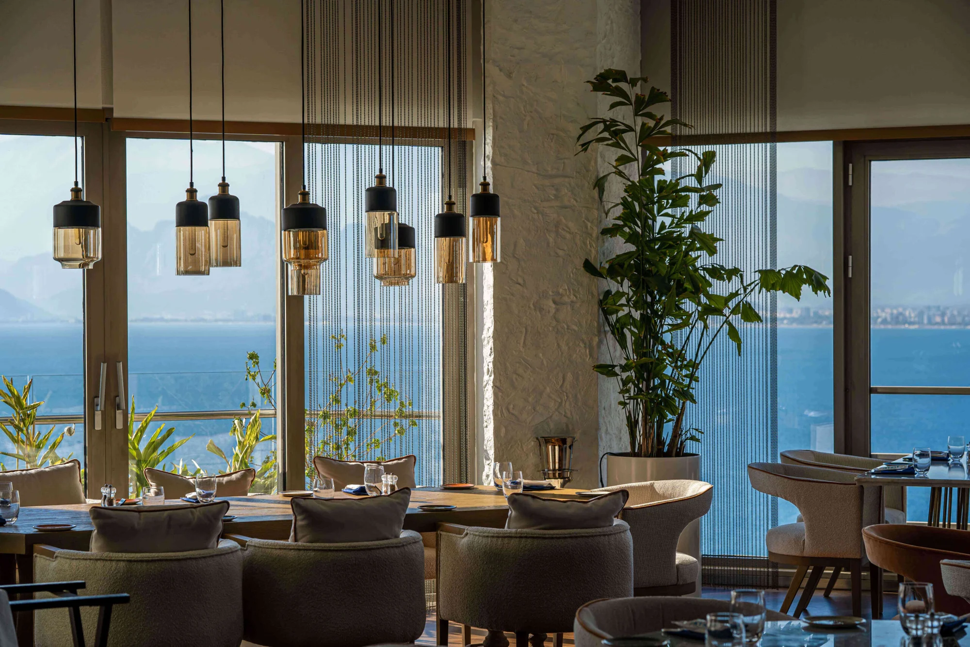 Akra Antalya’nın ödüllü restoranı, lezzet tutkunlarını ağırlıyor