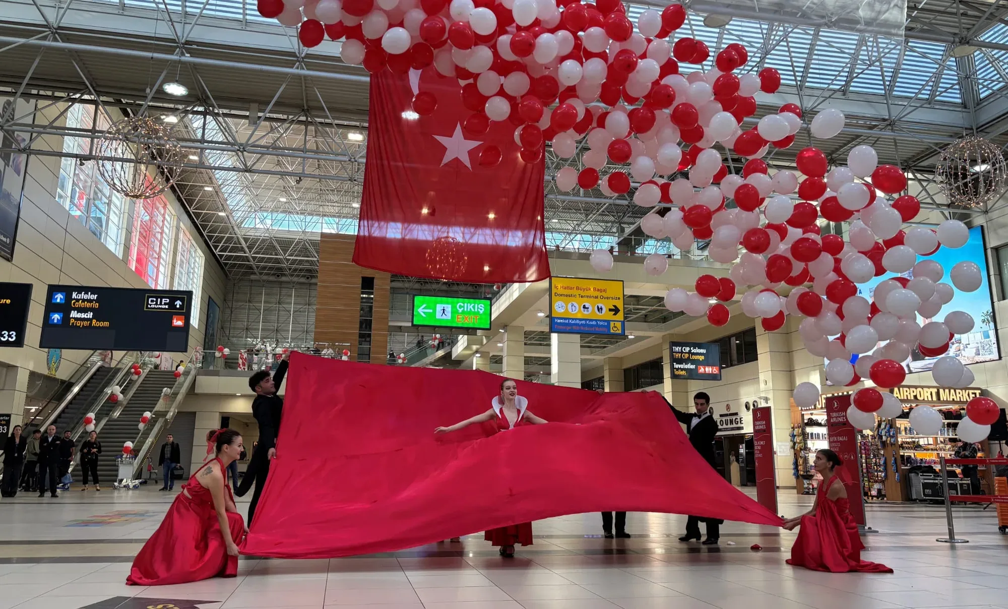 Fraport TAV Antalya Havalimanı’nda Cumhuriyet Coşkusu