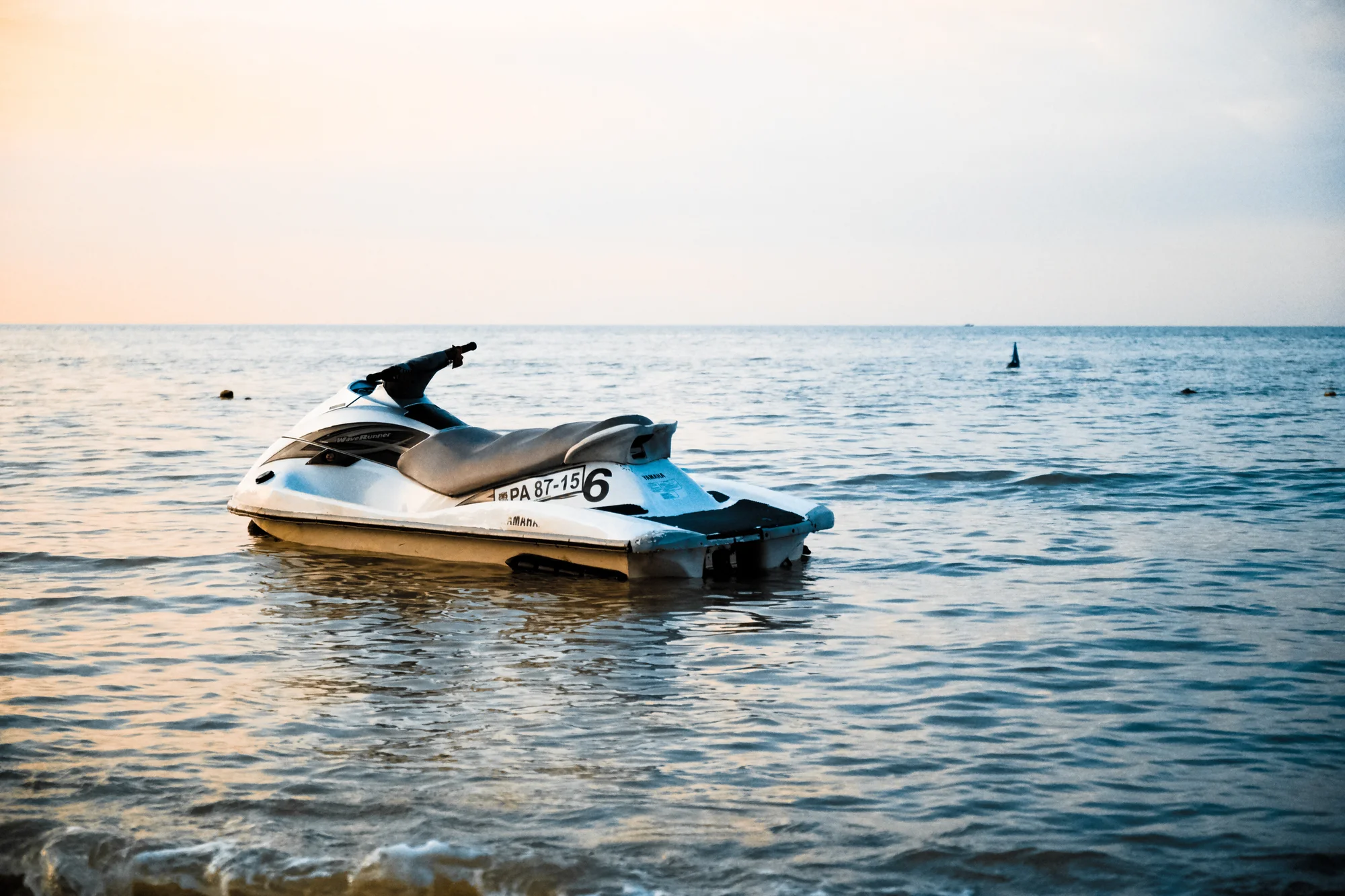 Cezayir sularına jet ski ile giren iki turist vurularak öldürüldü