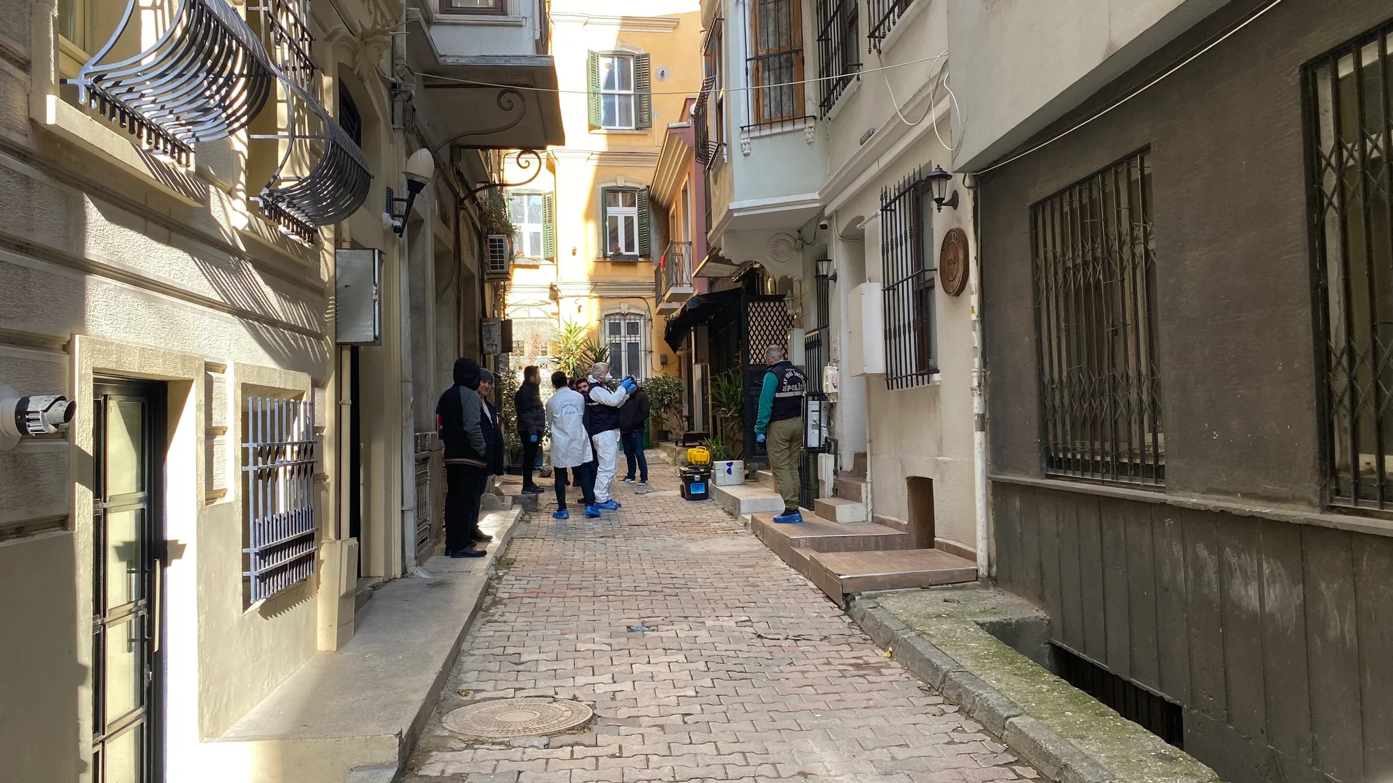 İstanbul’da şüpheli ölüm: Norveçli turist ölü bulundu, Yunan turist hastanede