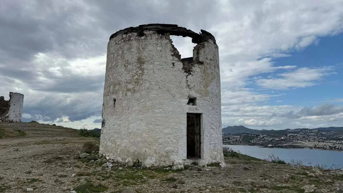 Bodrum'un tarihi yel değirmenleri yıkılma tehlikesiyle karşı karşıya