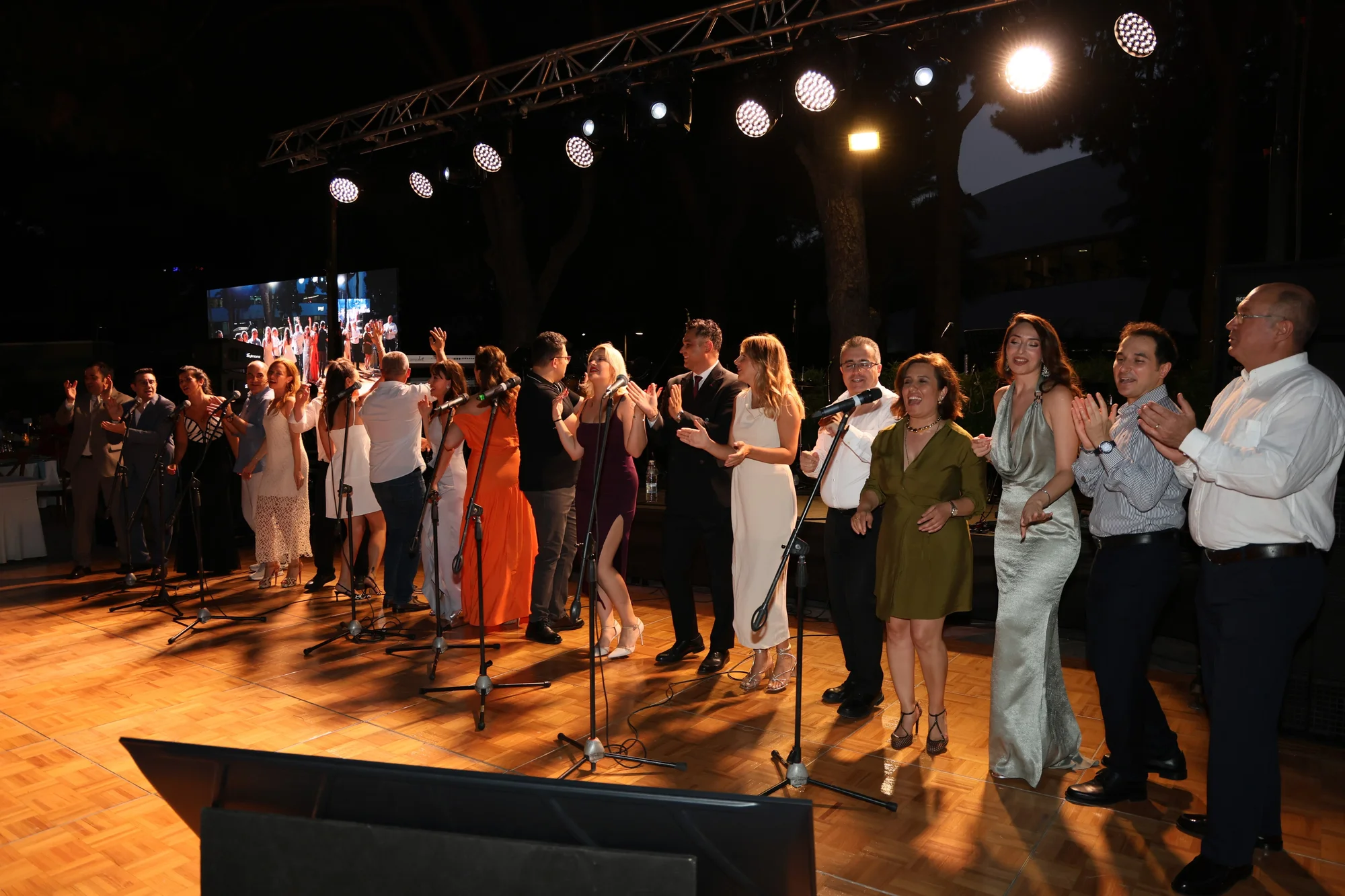 Swissôtel Büyük Efes İzmir çalışanları, personel balosunda ekip ruhunu pekiştirdi