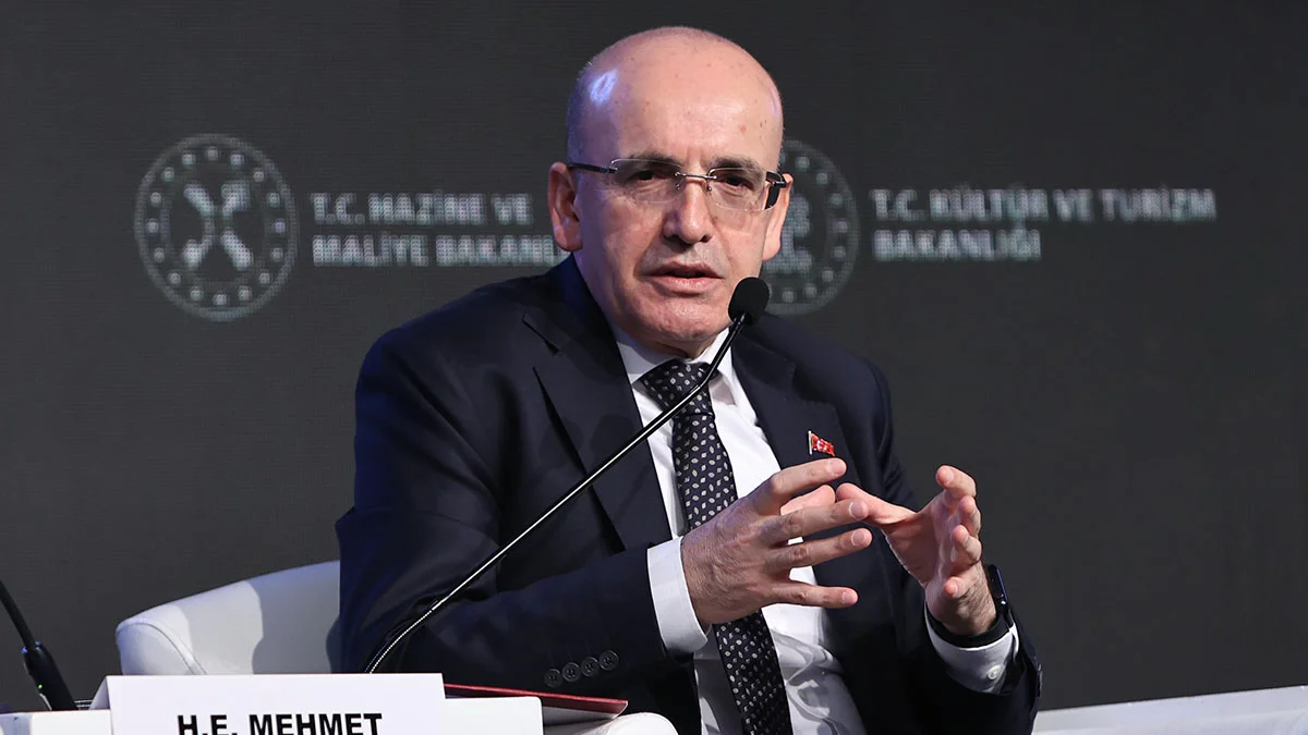 Bakan Şimşek: “Yurtdışı çıkış harçlarının artırılarak deprem için bir kaynağa dönüştürülmesi taraftarıyız”