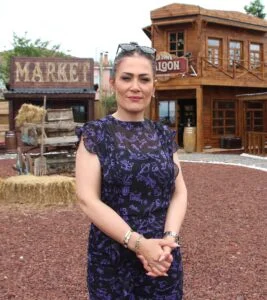 Çocukken izlediği kovboy filmlerinden esinlenerek hayali olan tesisi kurdu