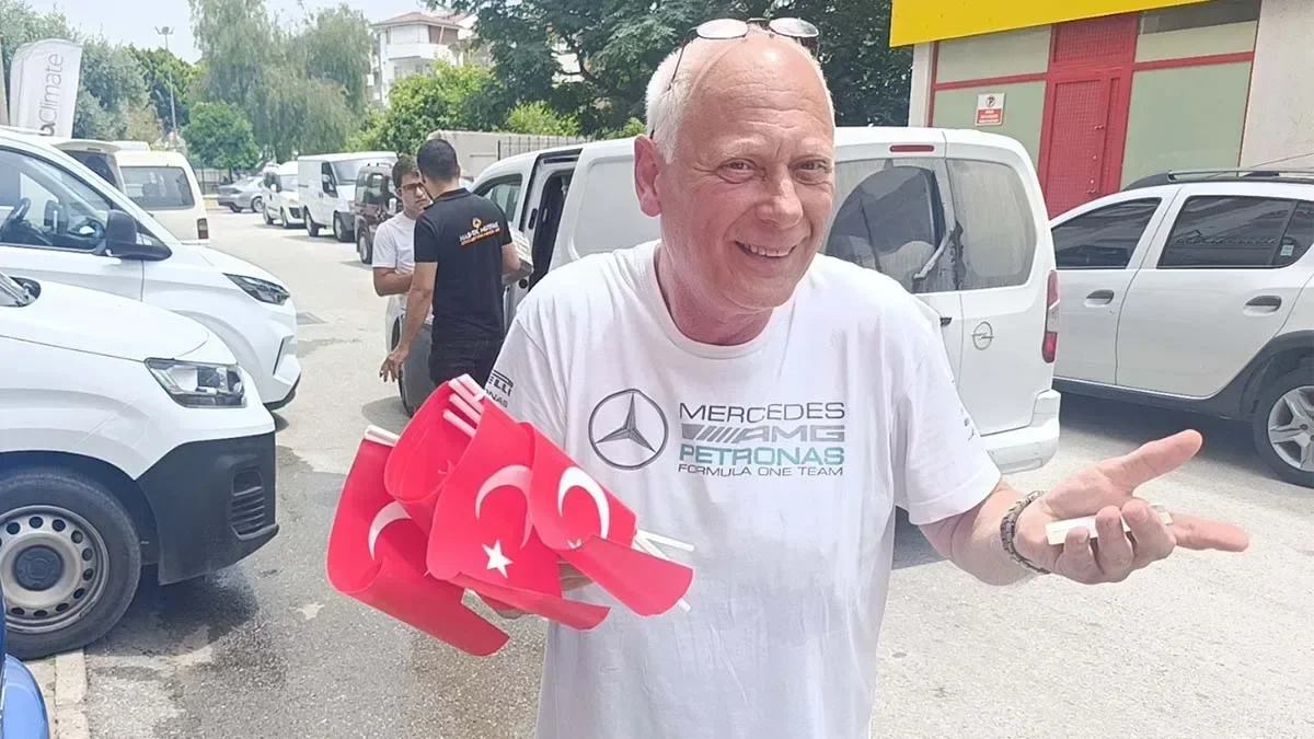 Kapkaça uğrayan Alman turist, Antalya sokaklarında hırsız kovaladı